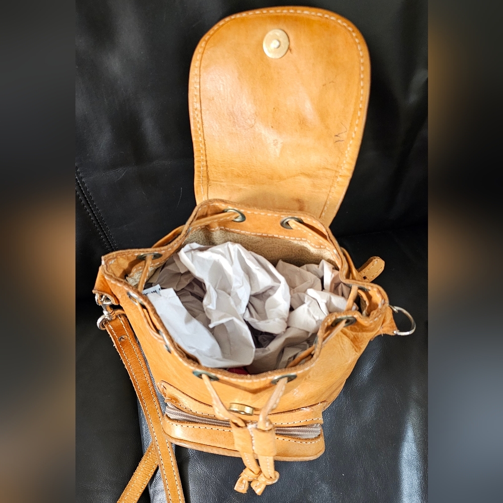 Imported From Paraguay Tooled Leather Drawstring Mini Bucket Crossbody Preloved - Picture 8 of 12